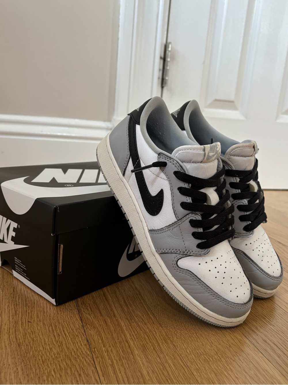 Air Jordan 1 Retro Low Wolf Grey - 5.5Y